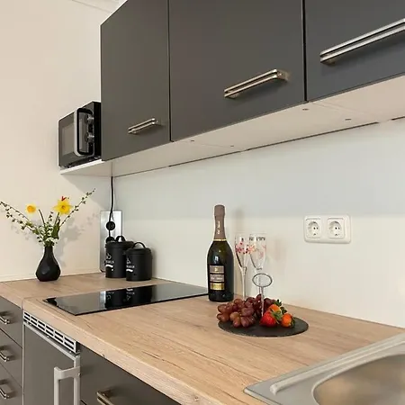 Schoene Souterrainwohnung In