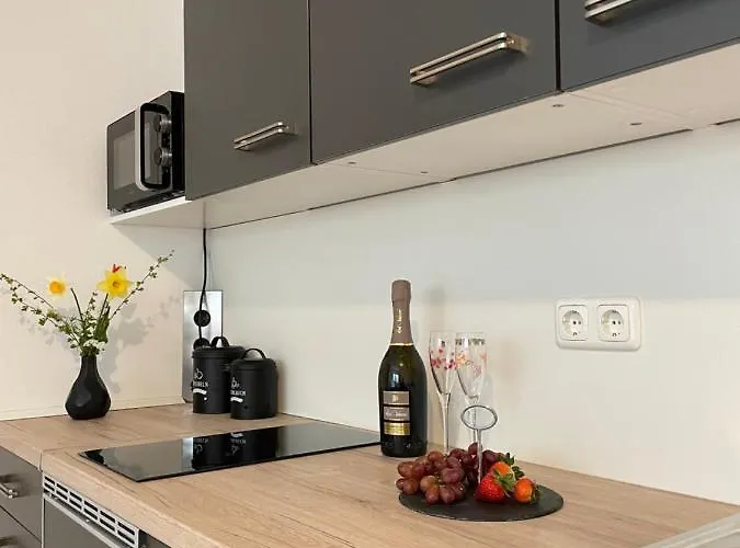 Schoene Souterrainwohnung In