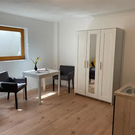 Schoene Souterrainwohnung In Apartmán