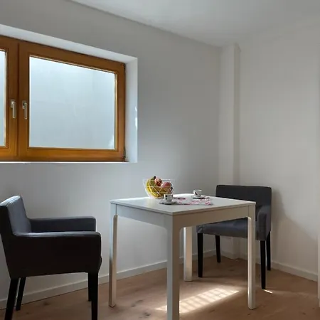 Schoene Souterrainwohnung In Apartamento *