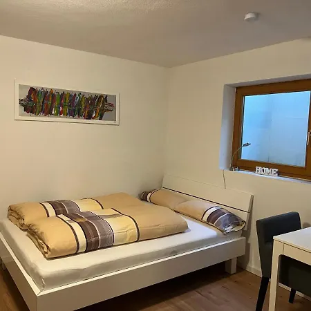 Schoene Souterrainwohnung In Apartamento
