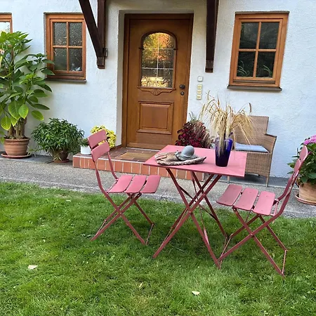 Schoene Souterrainwohnung In