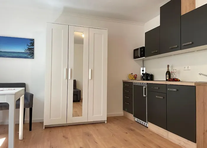 Апартаменты Schoene Souterrainwohnung In Зеесхаупт