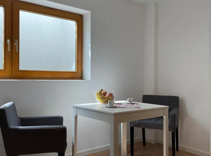 Schoene Souterrainwohnung In Апартаменты *