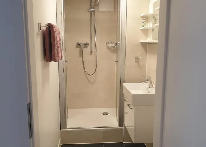Апартаменты Schoene Souterrainwohnung In *