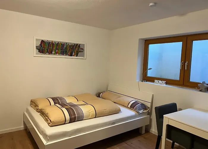 Schoene Souterrainwohnung In Апартаменты